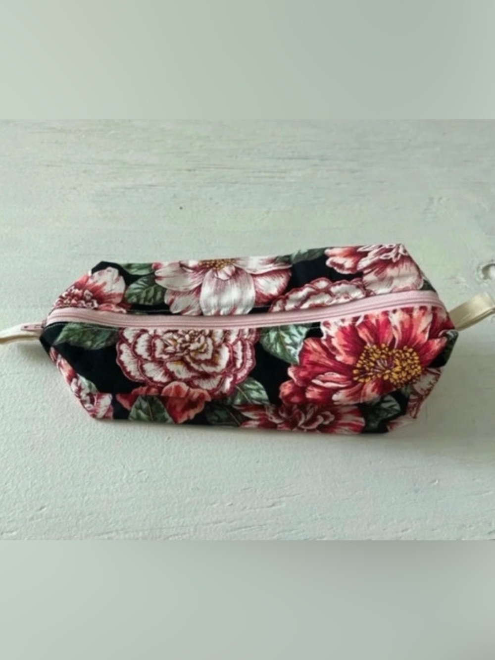 ✨3/$25✨ Toiletry floral bag